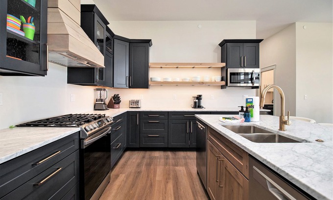 Ludington House | Waters Edge Suites: Steps to Beach with Game Room & Spa