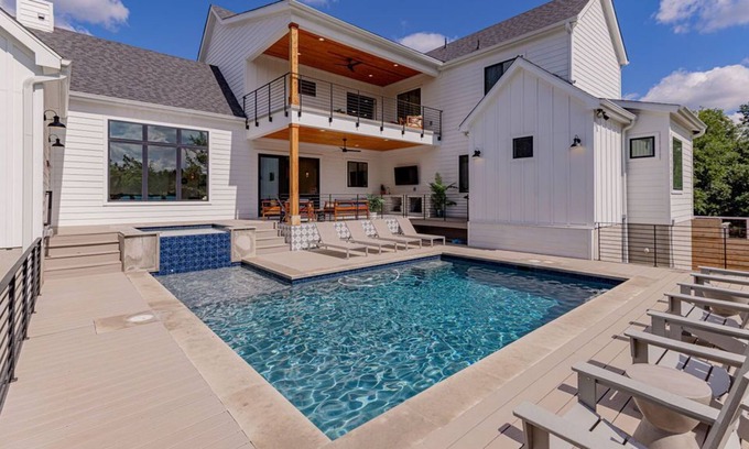 Austin House | *NEW* Pool | Hot Tub | Sleeps 15 - WalkerVR Canyon Moon