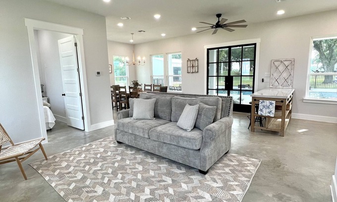 La Grange House | Experience the New Pool House on a Scenic Ranch Retreat