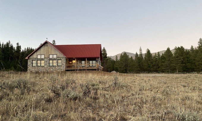 Almont Cabin | Experience a Premier 3 Bedroom Cabin in Taylor Park