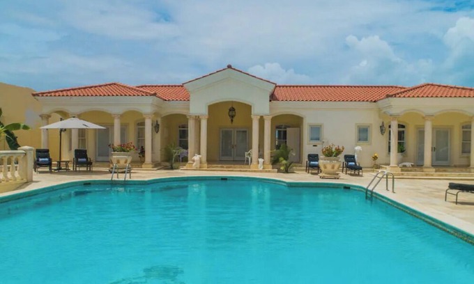 Malmok House | Exquisite 2BR Pool House with Ocean View & Spa Amenities
