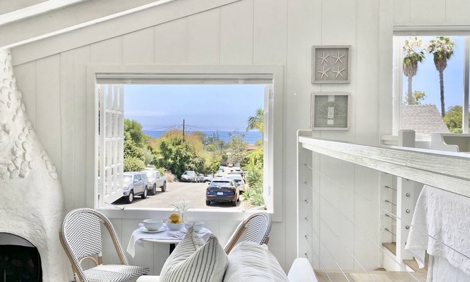 Laguna Beach Apartment | Coastal Cottage Studio with Ocean View & Pool Access