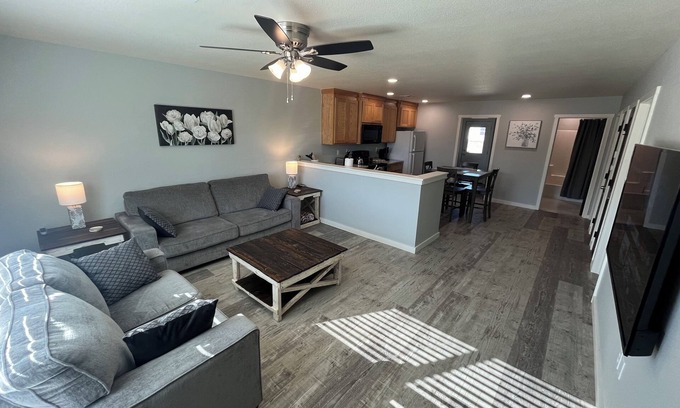 Thackerville House | NEW! Prime Location to Casino Excitement with 2 King Beds and No Cleaning Fees.