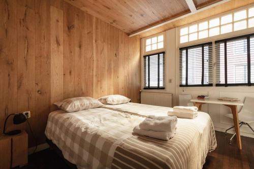 De Weteringschans Apartment | Private Authentic Apartment in City Centre, Family-Friendly!