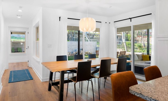 St. Edwards House | Private Backyard Retreat, Steps to SoCo - 10/10 Guest Rated