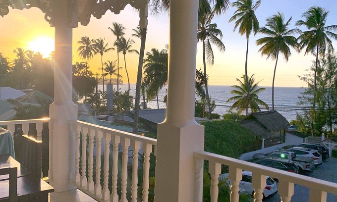 La Iglesia Condo | Beachfront Paradise: Work with Starlink & Enjoy Sunsets