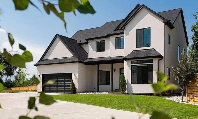 Ralston Valley House | Indulge in Luxury with Private Pool, Spa & Game Center