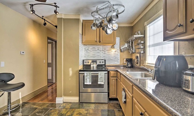 East Hartford House | Quaint Getaway: Child-Friendly & Kitchen Equipped Retreat