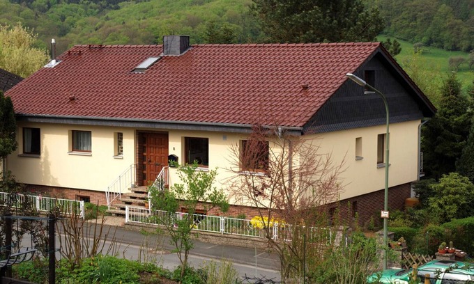 Furfurt Apartment | Quiet 100m² Apartment with Terrace & Garden for Families