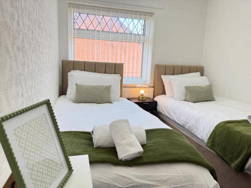 Newark House | NEW refurbished Luxurious home with great transport links