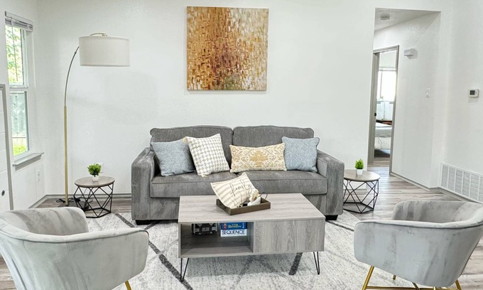 Anderson Mill West House | Pet-Friendly Modern Retreat Near Lake Travis & Domain