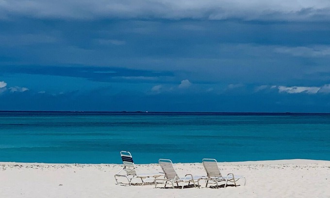 Treasure Cay House | Relaxing Beach Cottage with Pool, Spa & King Beds