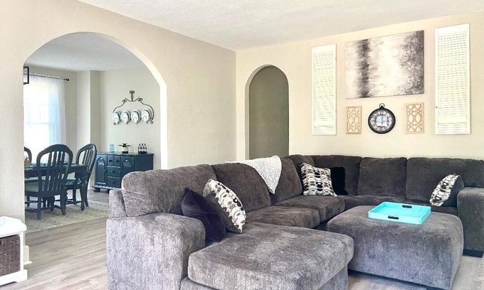 St. Charles Historic District House | Pet-Friendly Getaway in St. Charles - Perfect for Families!