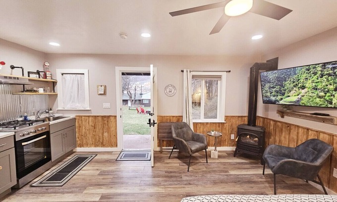 Glenwood Springs Cabin | NEW! Remodeled Cozy Rustic-Luxury w/Kitchen #10