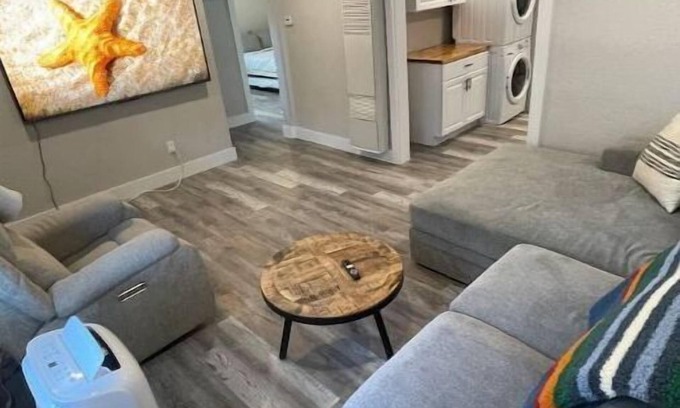 Central - Terry House | Renovated 2BD Home with Breakfast in Downtown