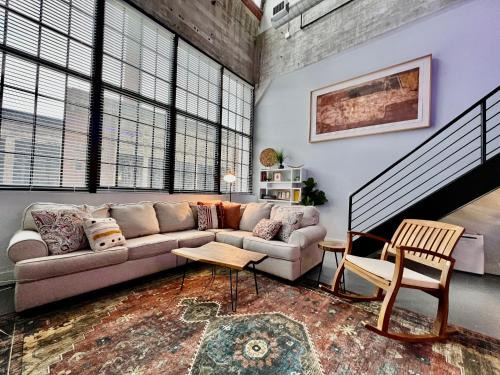 Otterbien Home Apartment | Chic Loft in Historic Factory Near Kings Island - Pet Friendly