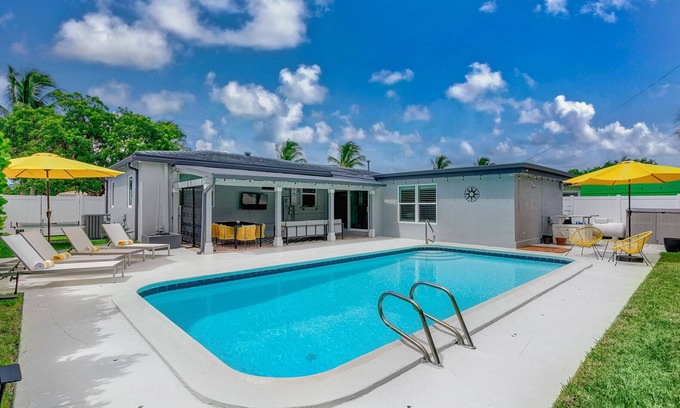 Southside House | Resort-Style Oasis with Private Pool & Ocean View in WPB