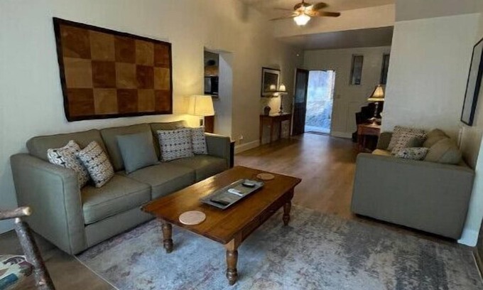 El Portal House | Discover the Retreat at River's Edge - Pet & Child Friendly