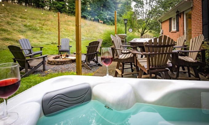Summerlee House | New River Gorge Oasis: Hot Tub, Fire Pit & Good Vibes