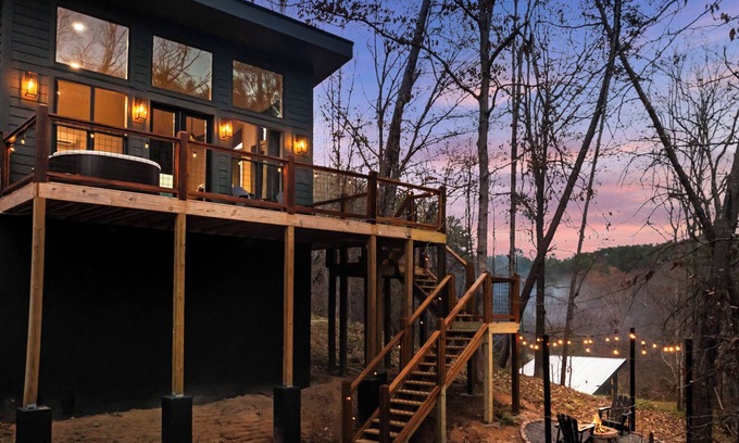Sevierville Cabin | NEW Romantic Retreat/HotTub/FirePit/King Bed/Views