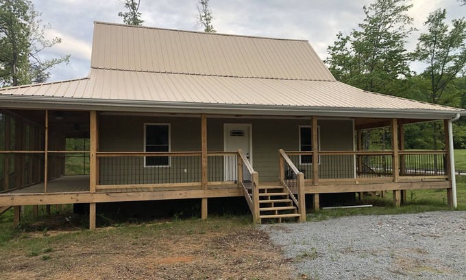 Jamestown Cabin | Perfect Rustic Retreat Near State Dock, Pet Friendly!