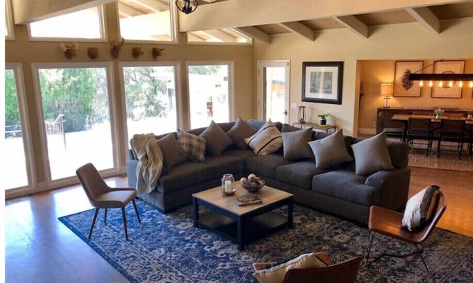 Mariposa House | Experience Rustic Mountain Retreat Near Yosemite Adventure
