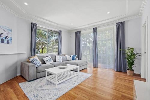 Point Frederick House | Discover Pet-Friendly New Sailors Cove - 4 Star Rated Stay