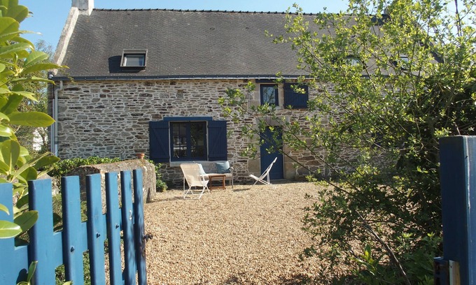 Sarzeau House | Tranquil SARZEAU House: Oceanfront Bliss Near the Beach