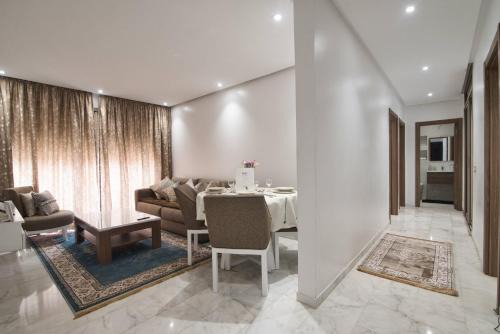 Secteur Touristique Apartment | Contemporary Sea Front Apartment with Ocean View & Pool