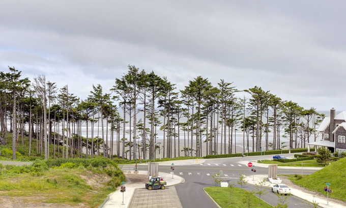 Seabrook House | Relaxing Oceanfront Retreat at Seabrook's Loft E Goals