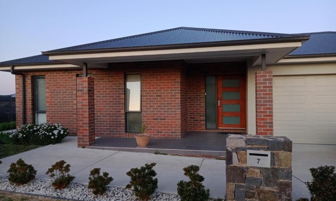 Googong Apartment | Newly Designed Self-Contained One Bedroom Unit for Families