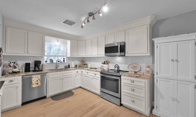 Cape Royale House | Tranquil Retreat with Private Deck Near Lake Livingston