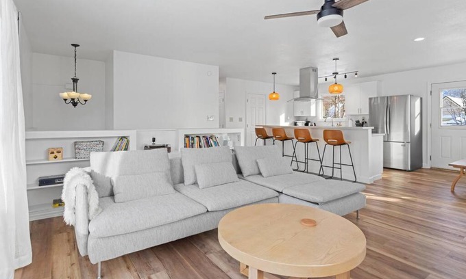 Palmer Apartment | Relaxing Retreat at Serene Stay in Palmer - Family Friendly!