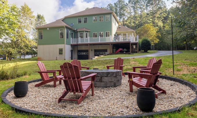 Wise House | NEW! Shore Thing on Lake Gaston - Firepit Lake Access Grill Gas Fireplace