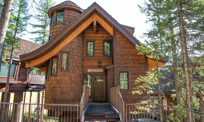 Whitefish House | New! Slopeside Treehouse with hot tub - Ski-in-Ski-out just 30` from Slopes