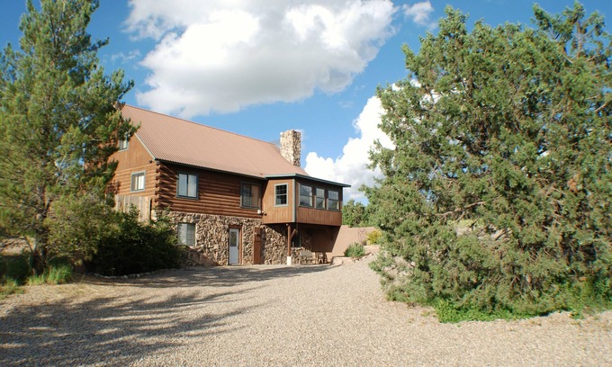 Elgin House | Escape to Sonoita/Elgin Wine Country: Cozy Getaway Awaits