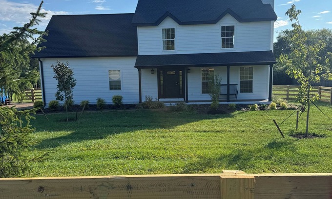 Franklin Villa | NEW Southall Country Villa Retreat mins from Southall Farm & Historic Franklin