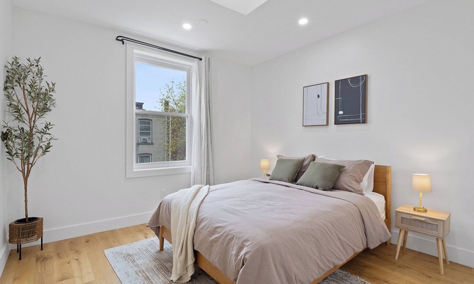 West Side House | Discover a Cozy 2BR Brownstone Near Path Trains