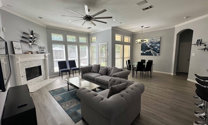 Garland House | Ideal 5-Bedroom Family Retreat with Pet-Friendly Amenities