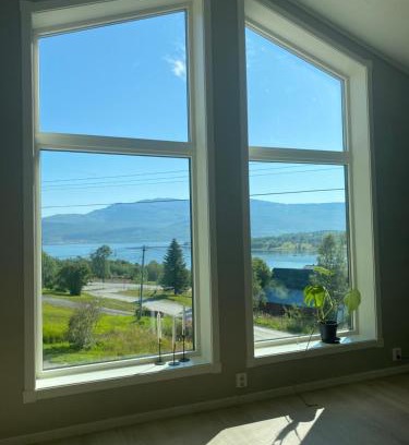 Lenvik Apartment | Newly Equipped Apartment Near Senja with Pool & Hot Tub