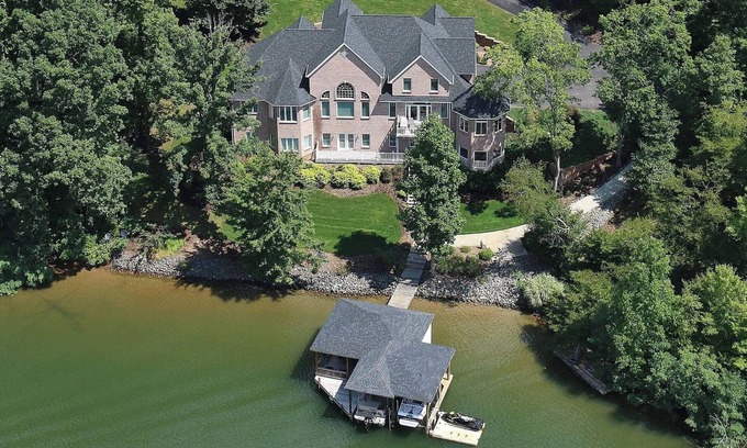 Moneta House | Experience Lakefront Bliss with Kayaks & Theater Access