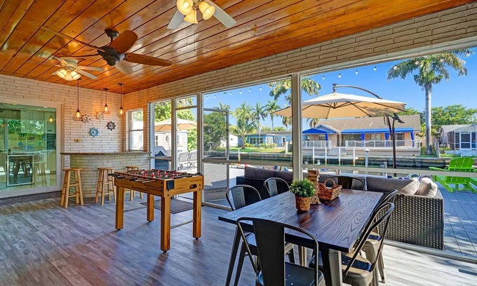 North Central Hollywood House | Relaxing Home with Boat Dock and Spa Amenities