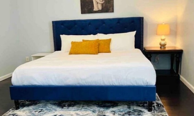 Folcroft Apartment | Elegant King Bed Apartment with Spa and Free Parking
