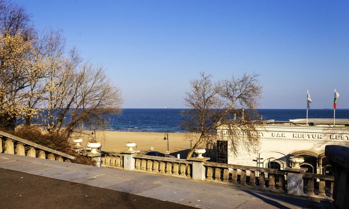Burgas Center Apartment | Discover New Star Residence with Breakfast & Kitchen Amenities