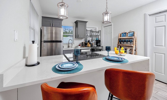 New Port Richey House | Pet-Friendly Retreat: Steps to Downtown & 7 Min to Beach