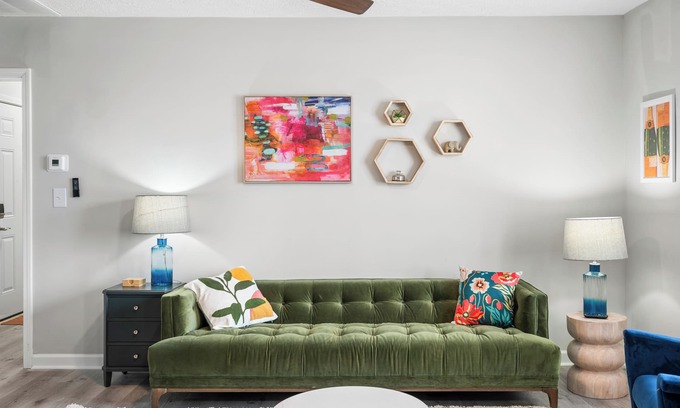 Noblesville Apartment | New, Steps to Local Eats & Antiques