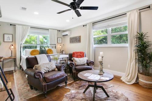 El Cid Apartment | Modern Studio Apartment with Kitchen – Pet-Friendly Retreat