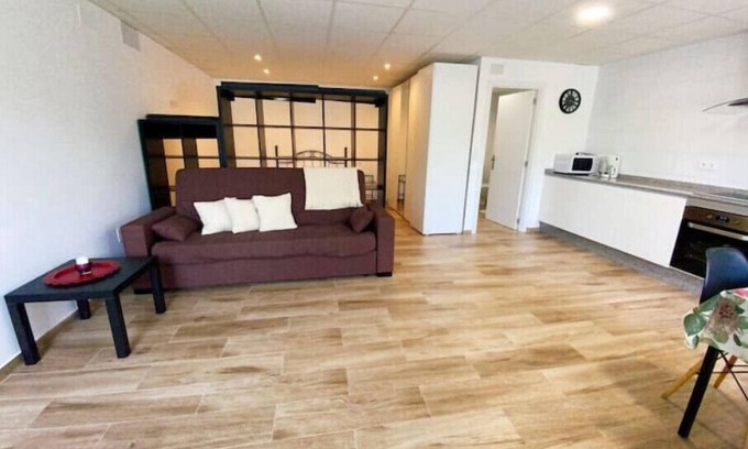 As Pontes De Garcia Rodriguez Apartment | Cozy Studio Retreat in As Pontes for Family Adventures