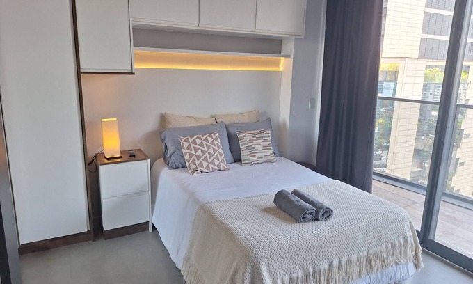 Vila Olimpia Apartment | Stylish Studio in Vibrant Vila Olimpia with Pool & Spa