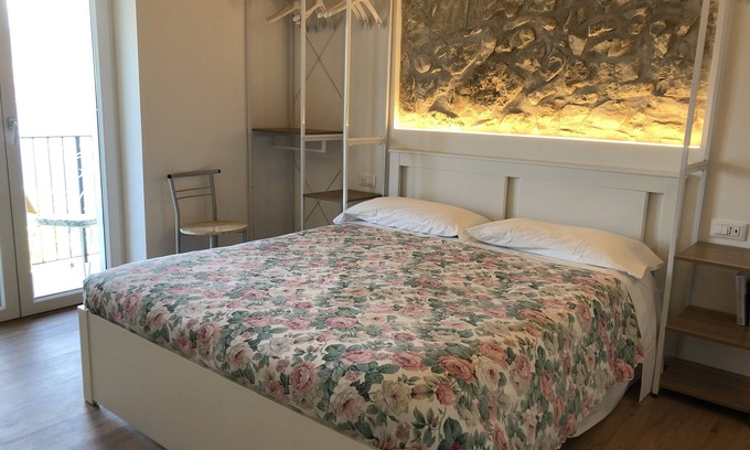 Castelletto Apartment | Modern Studio Apartment with Lake View and Pet-Friendly Amenities
